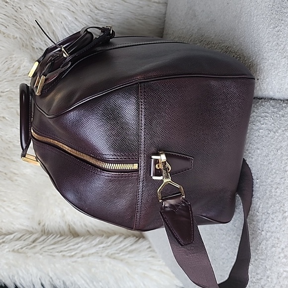 Authentic Rare Burgandy Louis Vuitton Kendall Taiga leather duffle bag - Picture 2 of 15